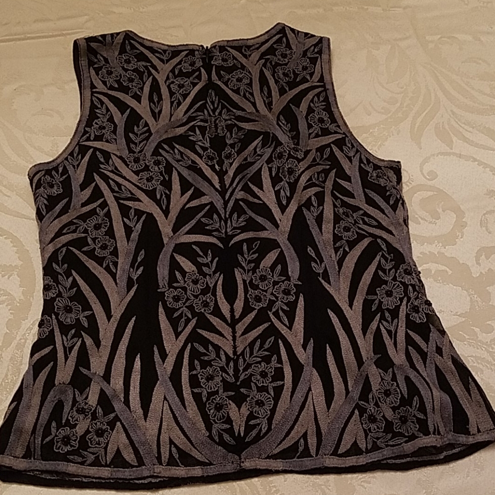 Embroidered shell - Picture 2 of 3